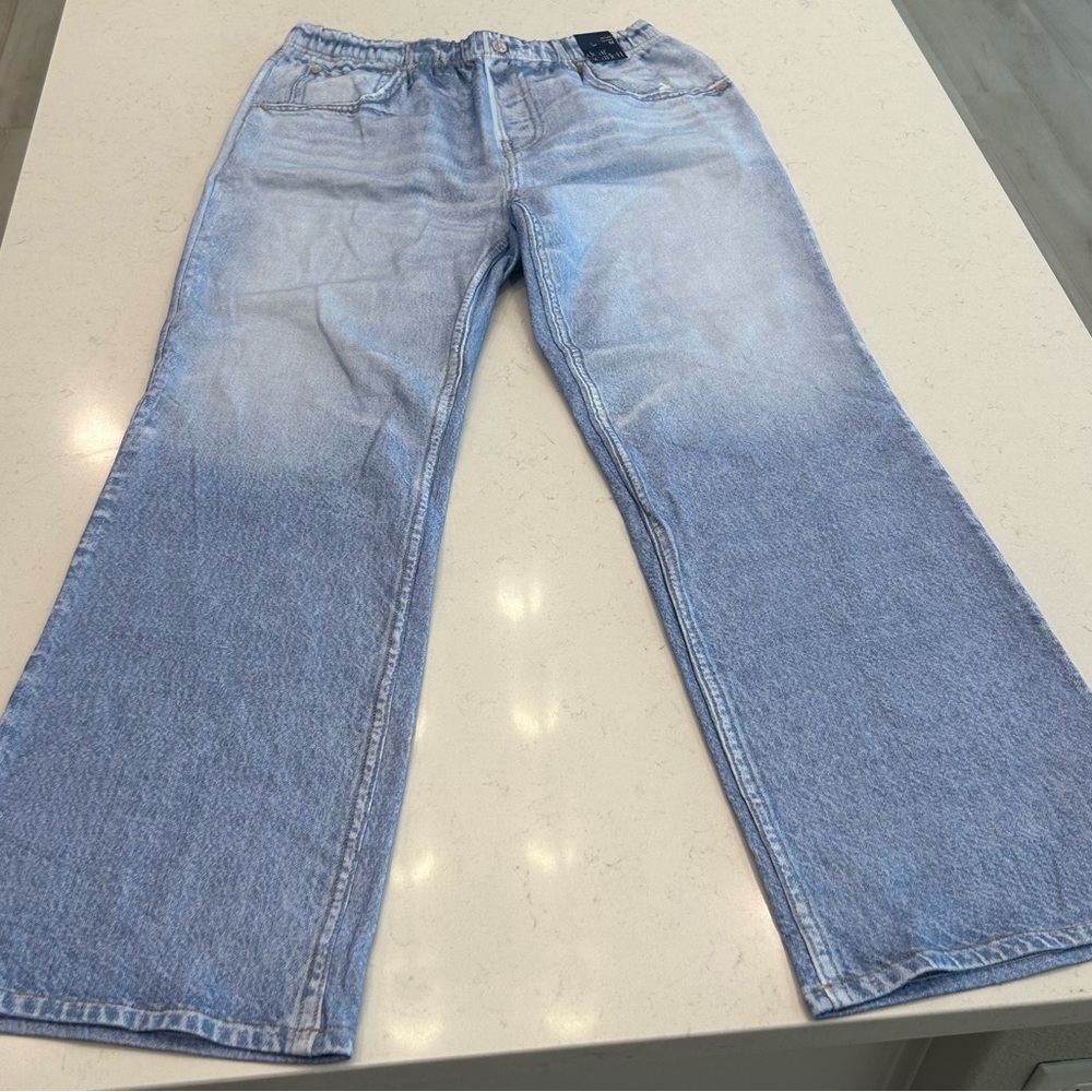 Light Blue Women’s Straight Leg Jeans - Brand Unknown